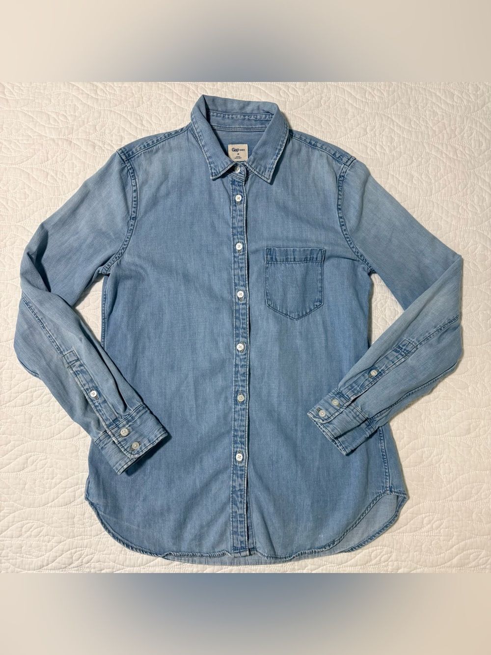 GAP Women’s Light Blue Denim Button Down Shirt XSmall